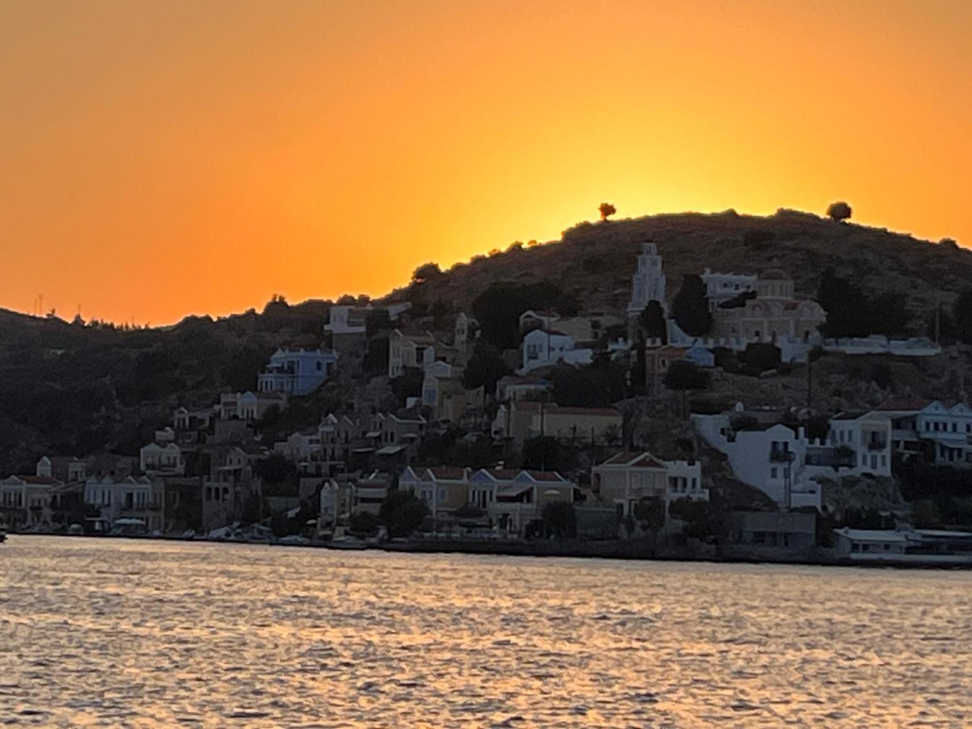 Aleminas Rooms Symi Bagian luar foto