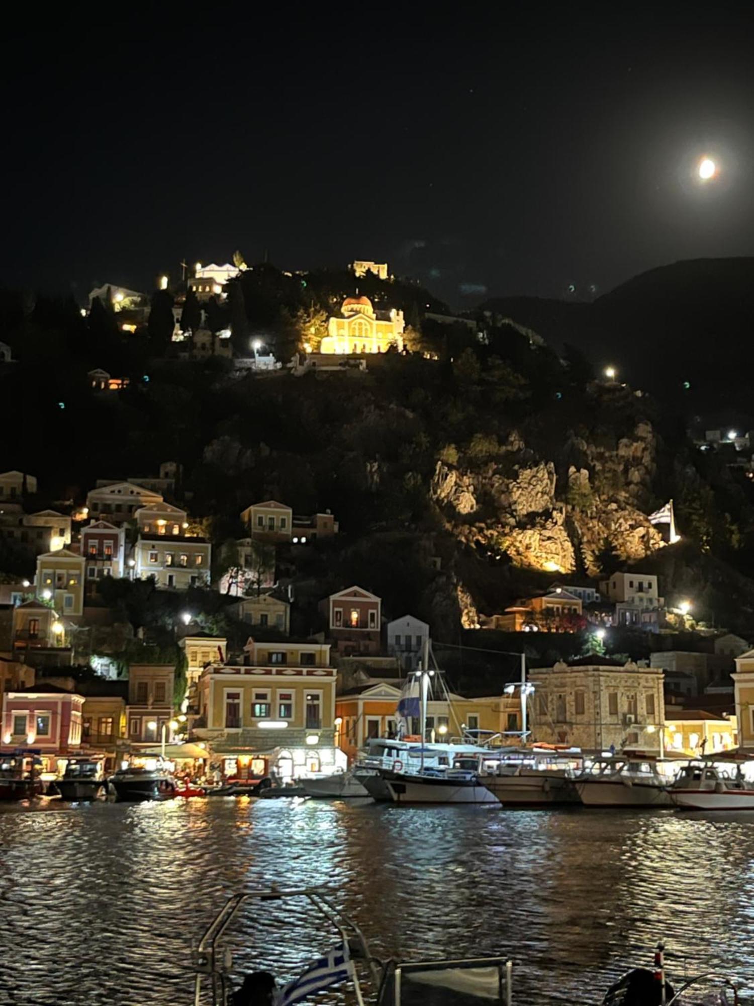 Aleminas Rooms Symi Bagian luar foto