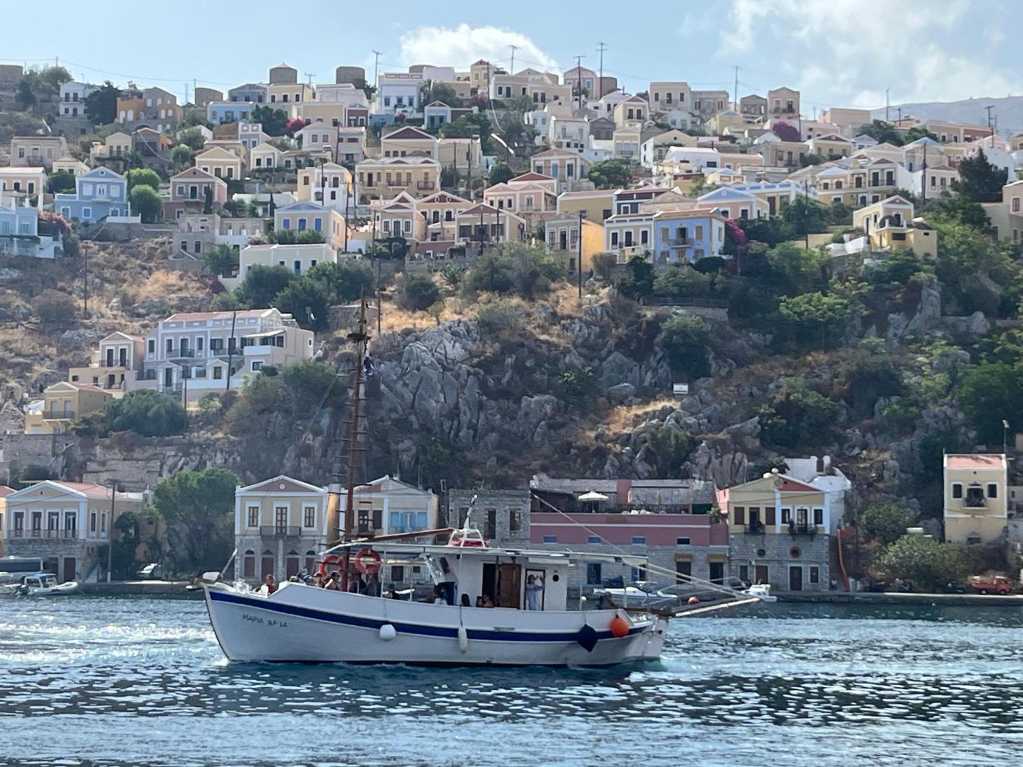 Aleminas Rooms Symi Bagian luar foto